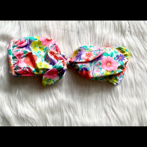 *sold*  Victoria’s Secret Bikini Top - Picture 4 of 9